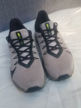 Nike Men's 7 Quest 2 Gray and Black Mesh Running Sneakers